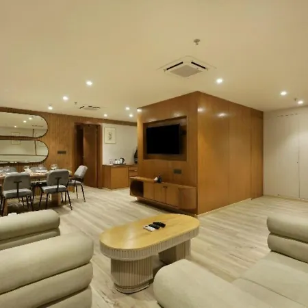 Hotel Empire Suites Near Delhi Airport